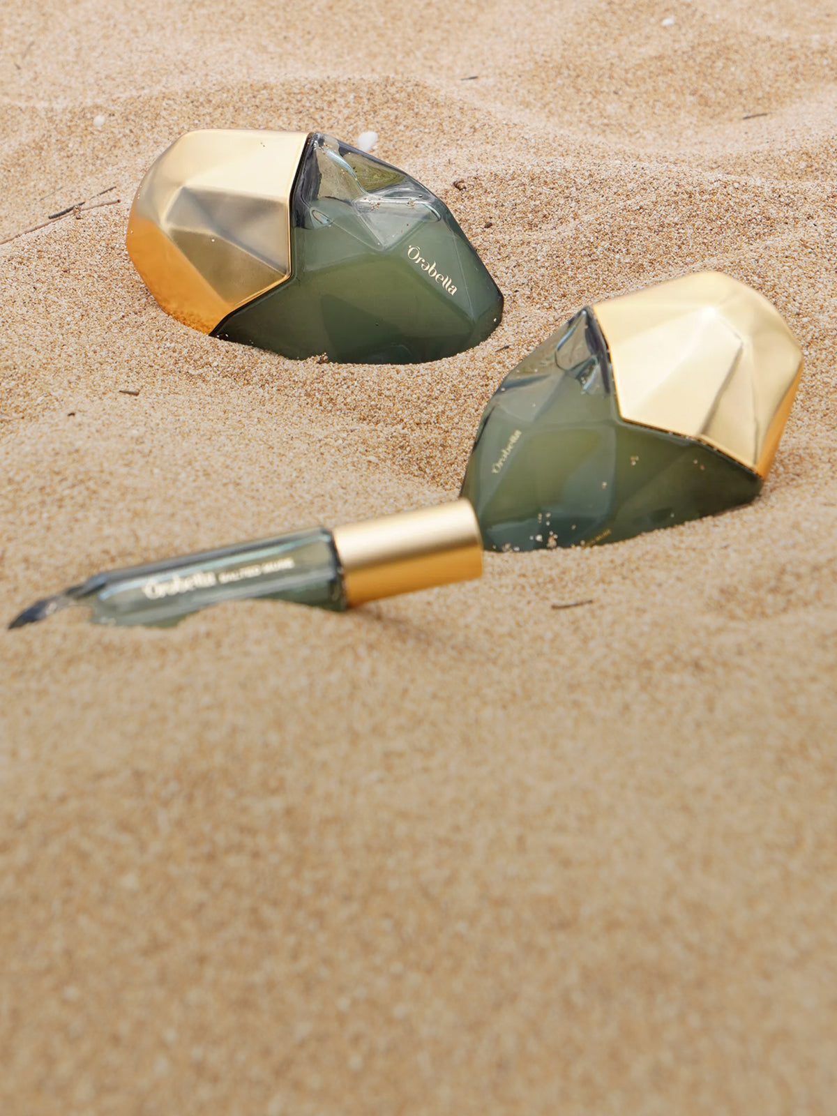 Salted Must Skin Parfum in 3 sizes on the sand